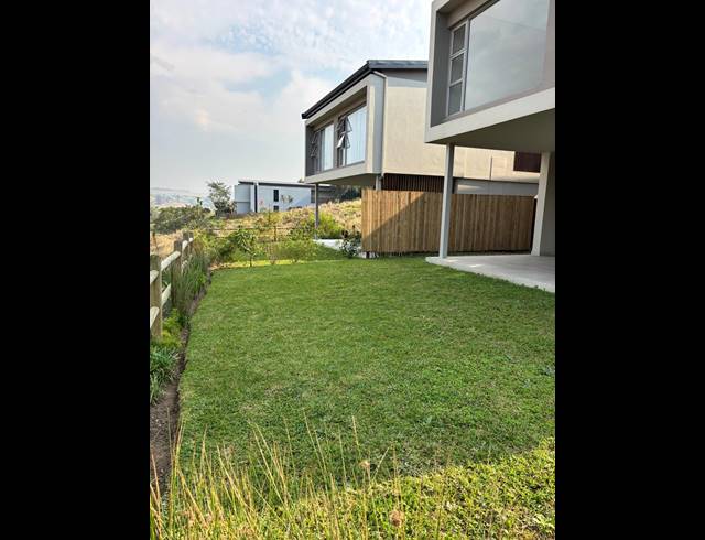 3 BEDROOM TOWNHOUSE FOR SALE IN PALM LAKES ESTATE